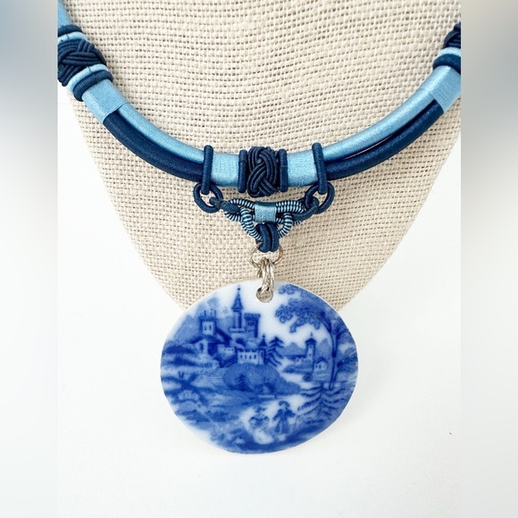 NWT Antique Burgess & Leigh Flow Blue Pendant/Pin Necklace Sterling Silver - Picture 2 of 7